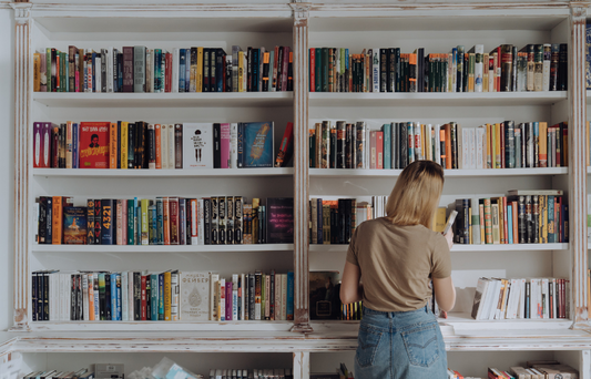 How to Style Bookshelves for Book Lovers?