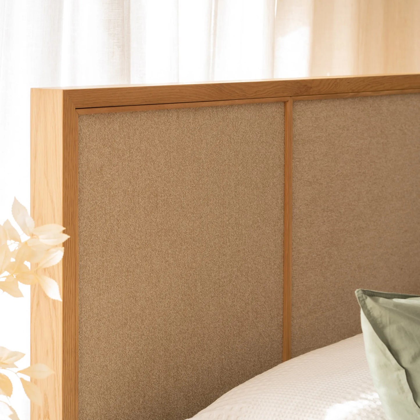Peggy King Bed - Oak