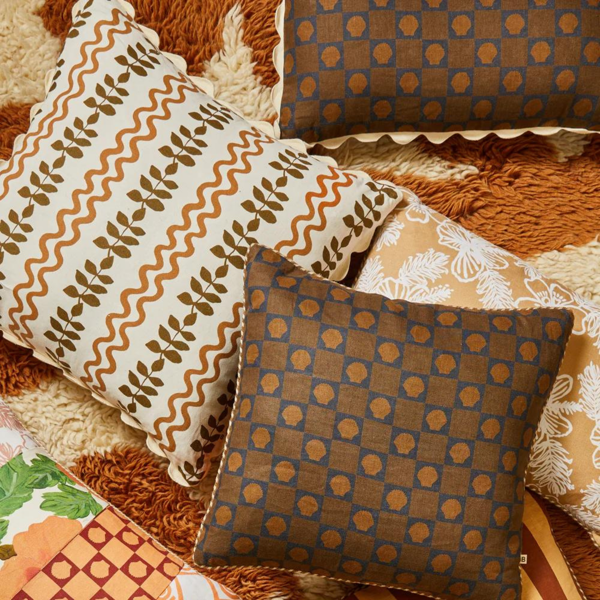 Ferns & Waves Cushion - Cocoa