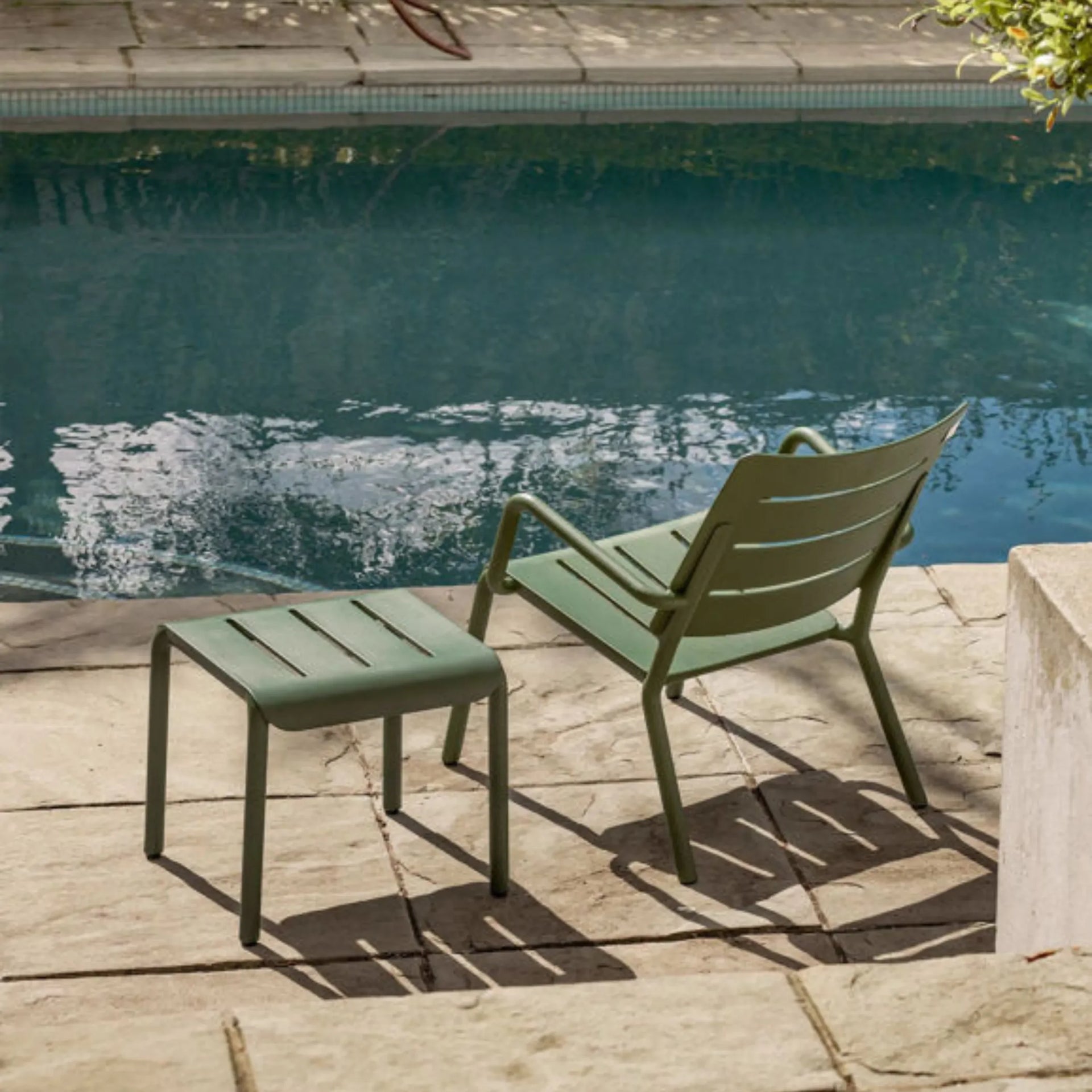 Outo Outdoor Lounge Chair - Dark Green