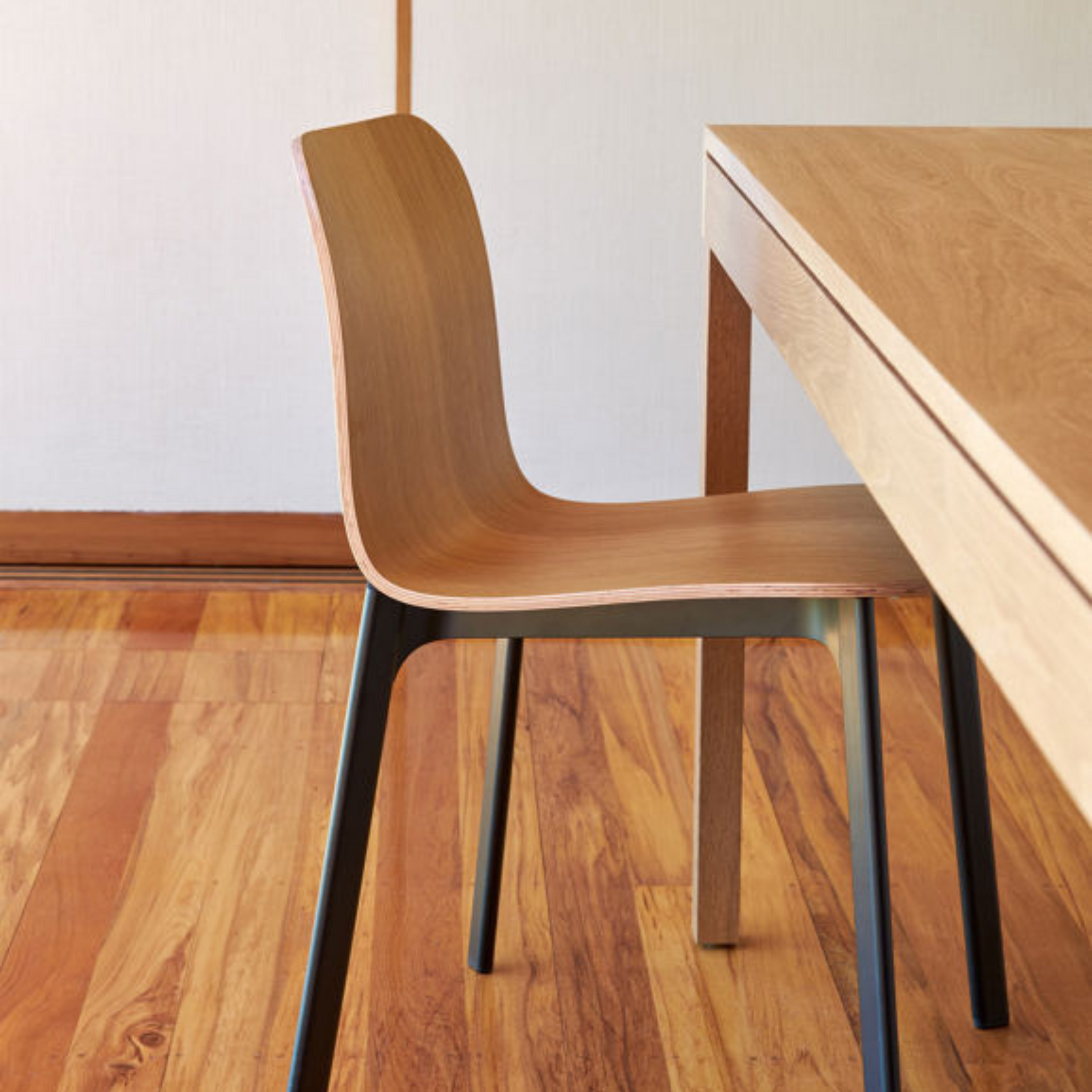 Aspen Chair w/Metal Legs - Oak