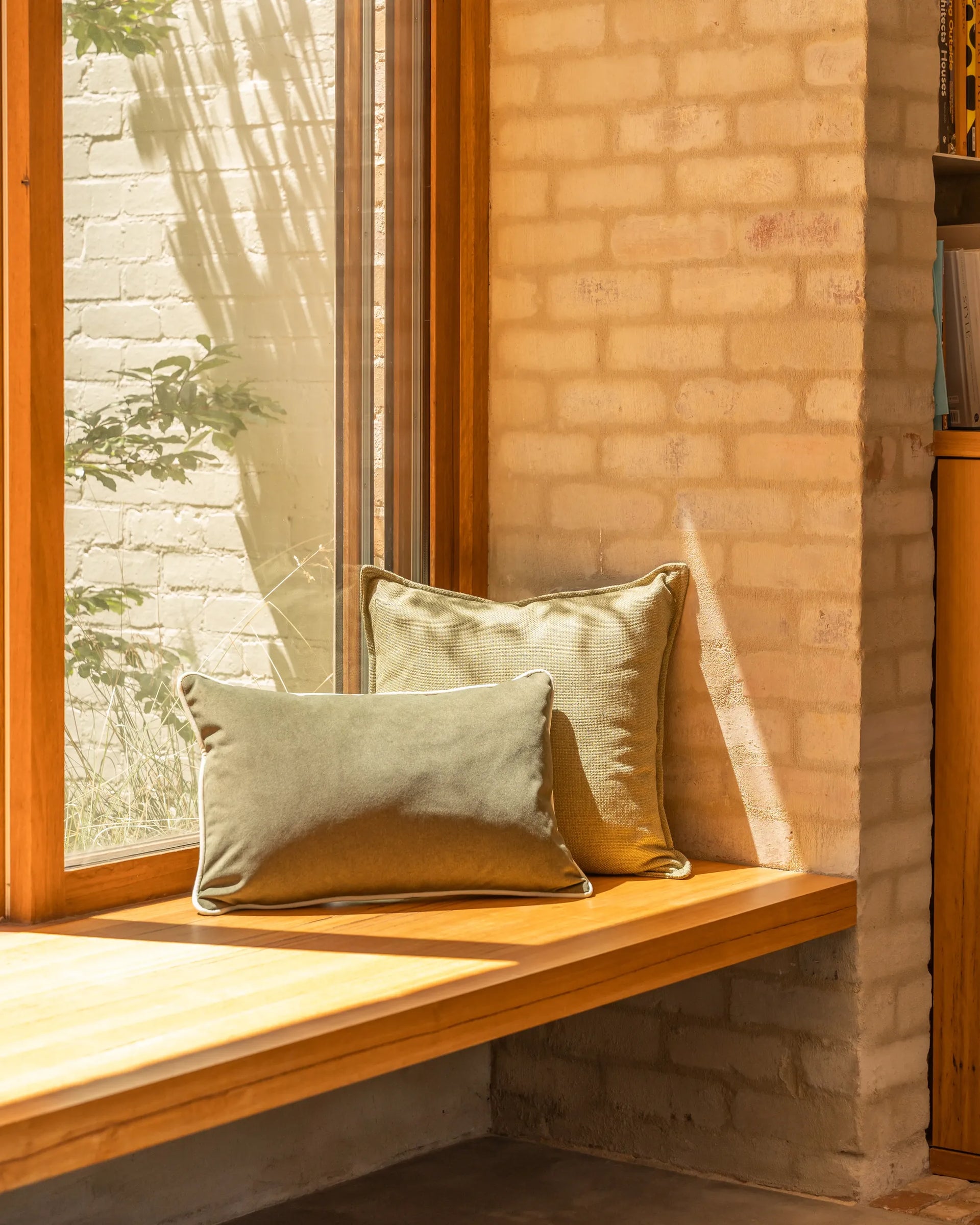 Border Cushion 40cm x 60cm - Eden Leaf / Eden Ecru