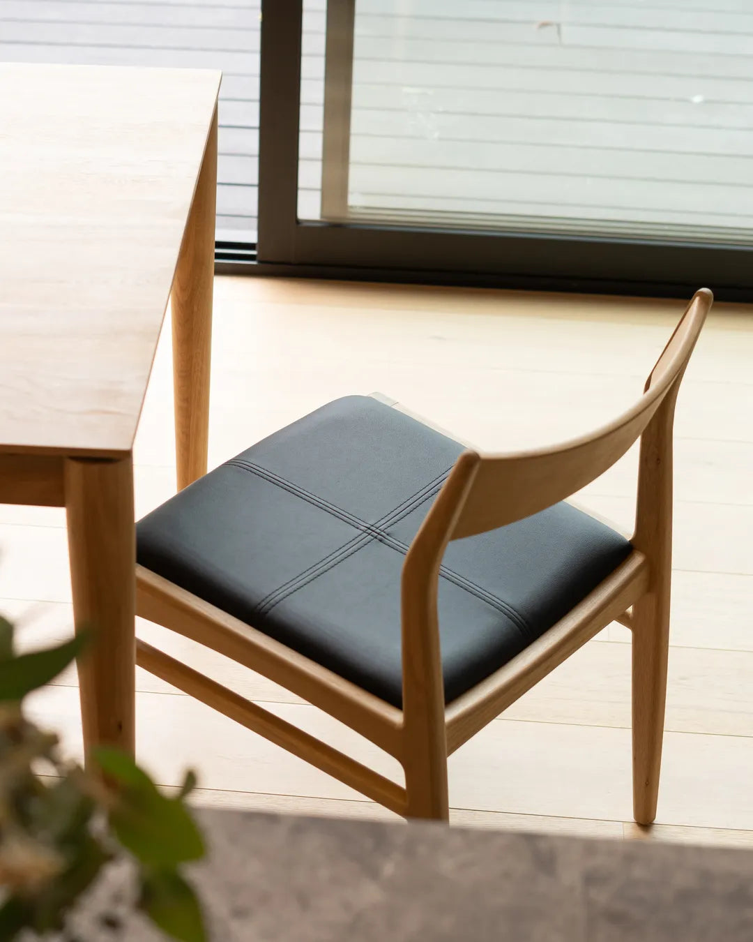 Eclipse Dining Chair - Oak / Black Leather