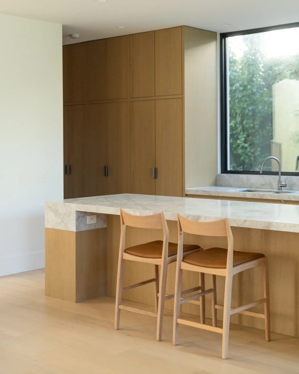 Eclipse Bar Stool 65cm - Oak / Tan Leather