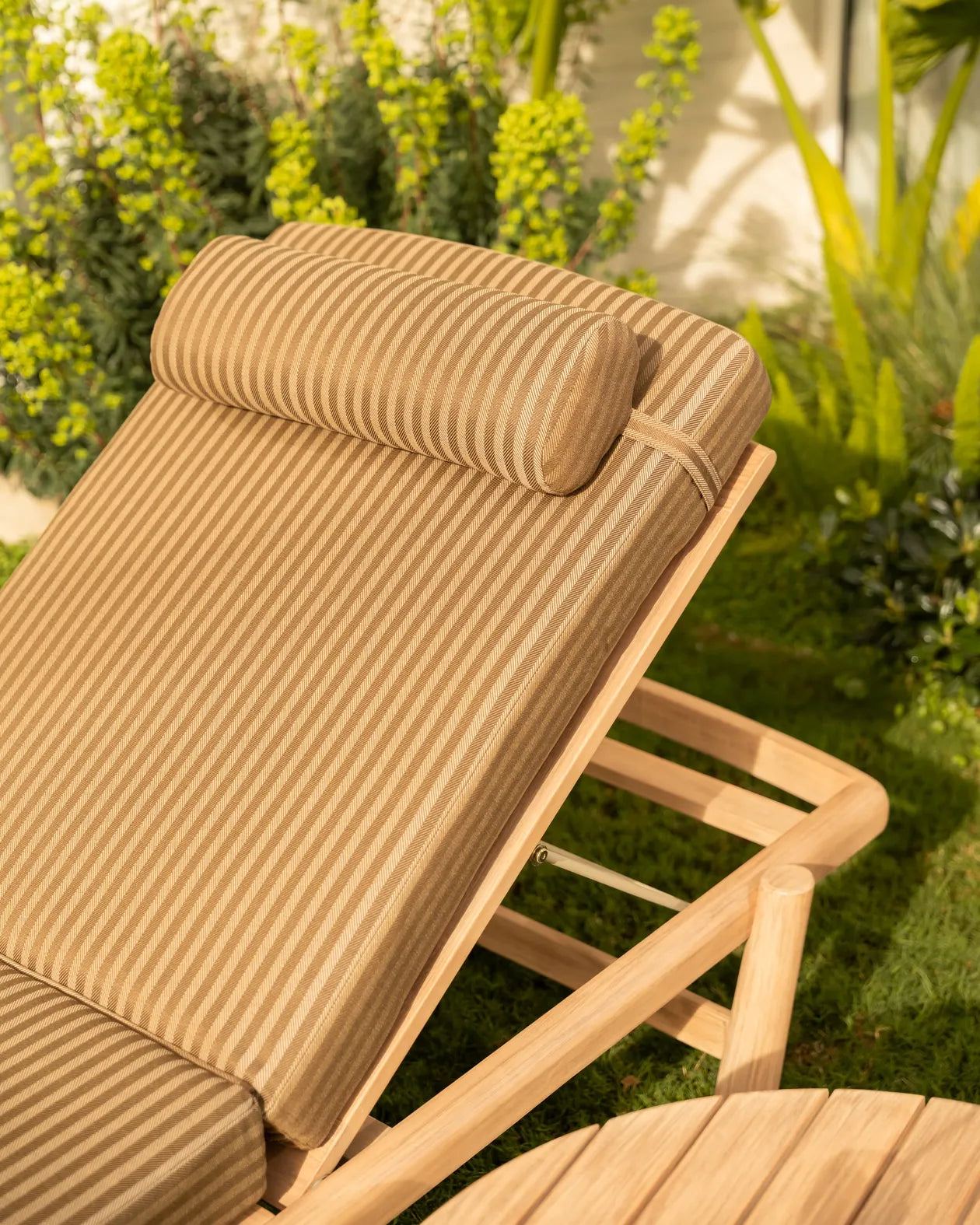 Indra Outdoor Sun Lounge - Pebble Stripe