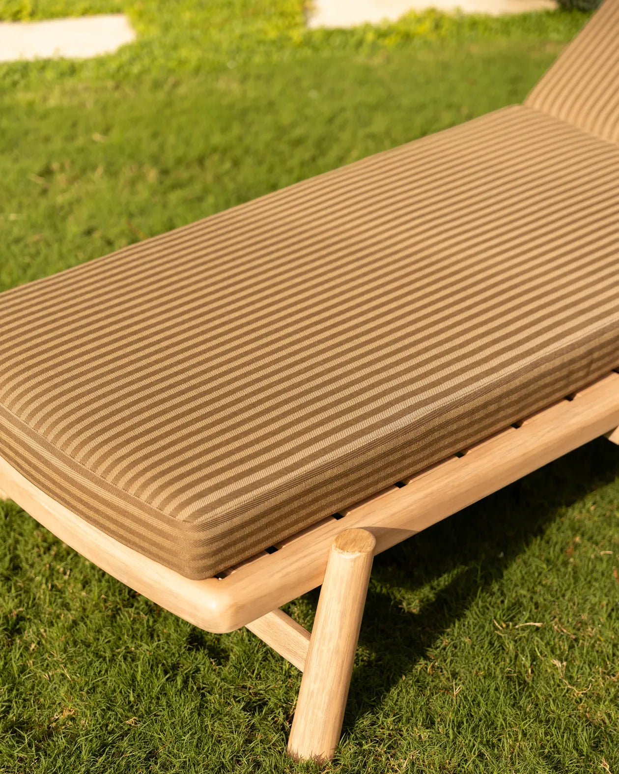 Indra Outdoor Sun Lounge - Pebble Stripe