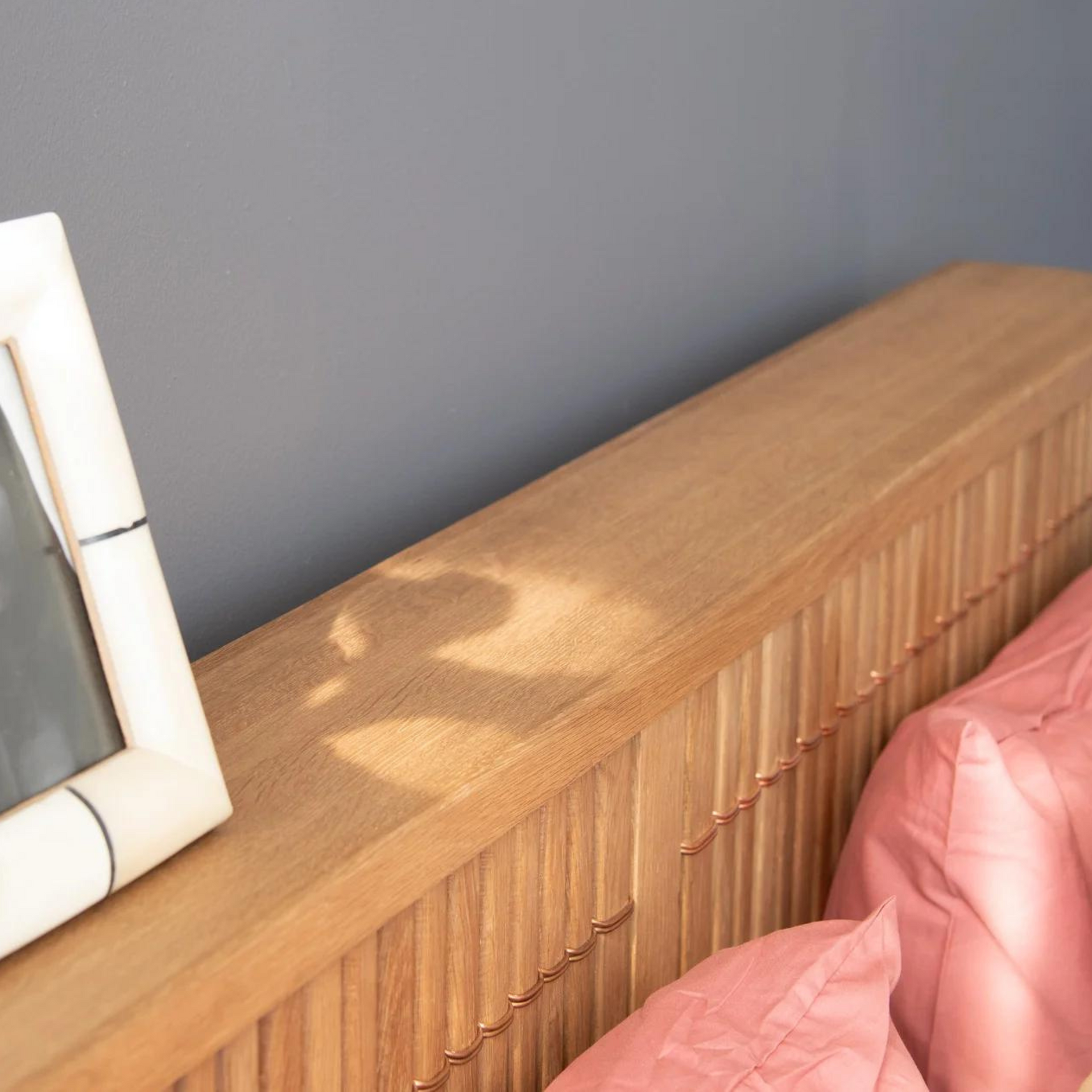 Koppar King Bed - Patina Oak