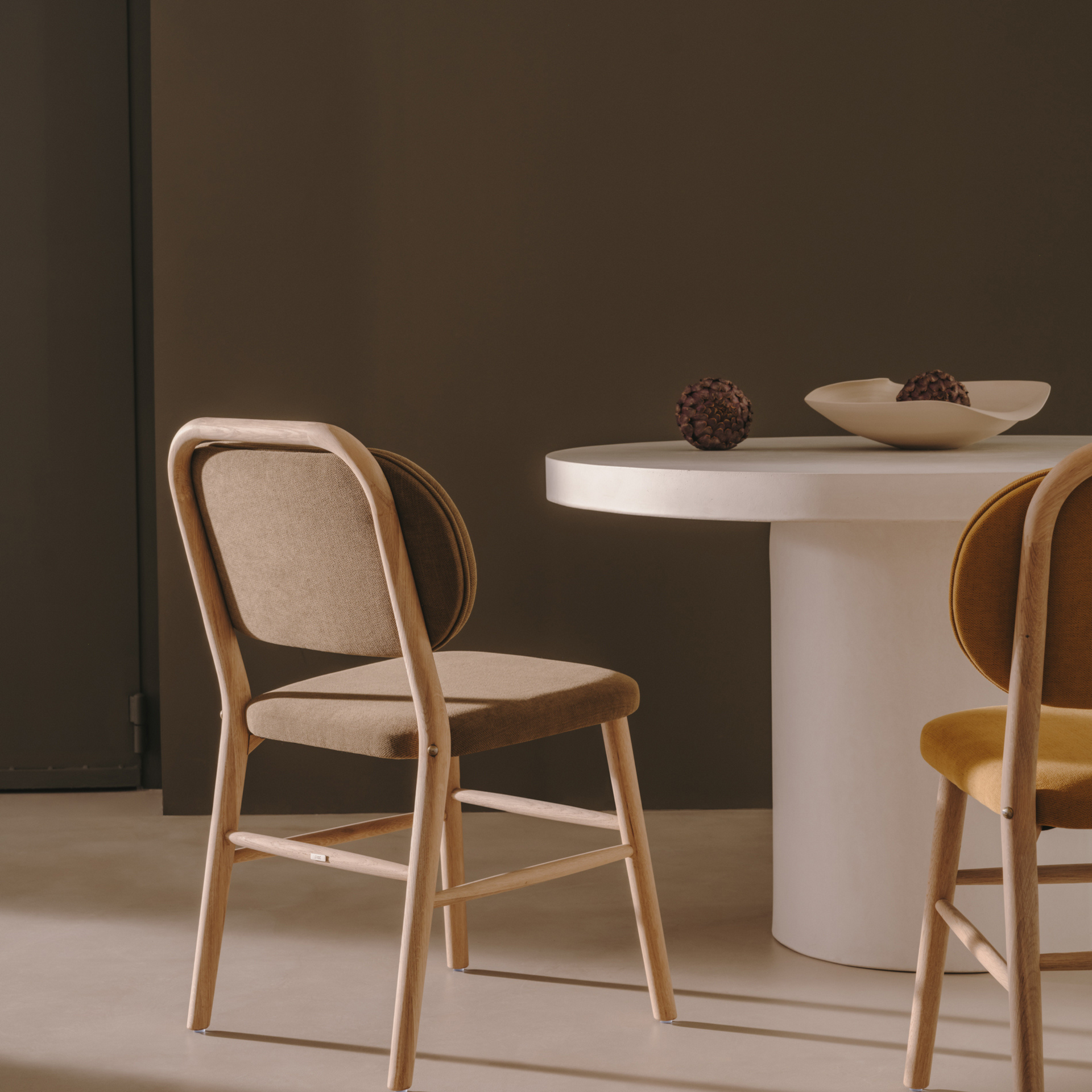 Aiguablava Outdoor Round Dining Table 120cm - White