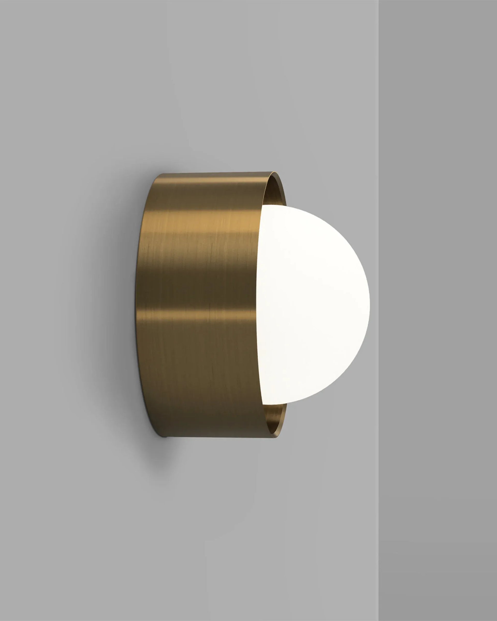 Orb Sur Wall Light Large - Medium/Brass