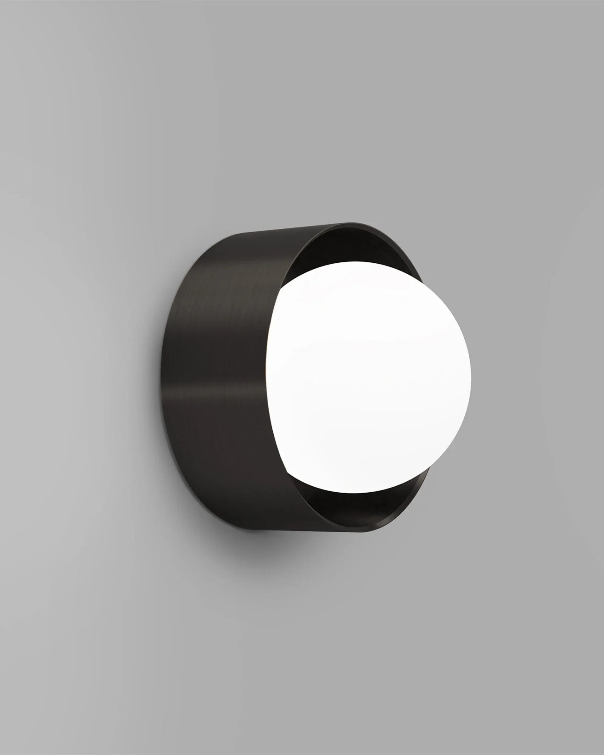 Orb Sur Wall Light Large - Medium/Iron