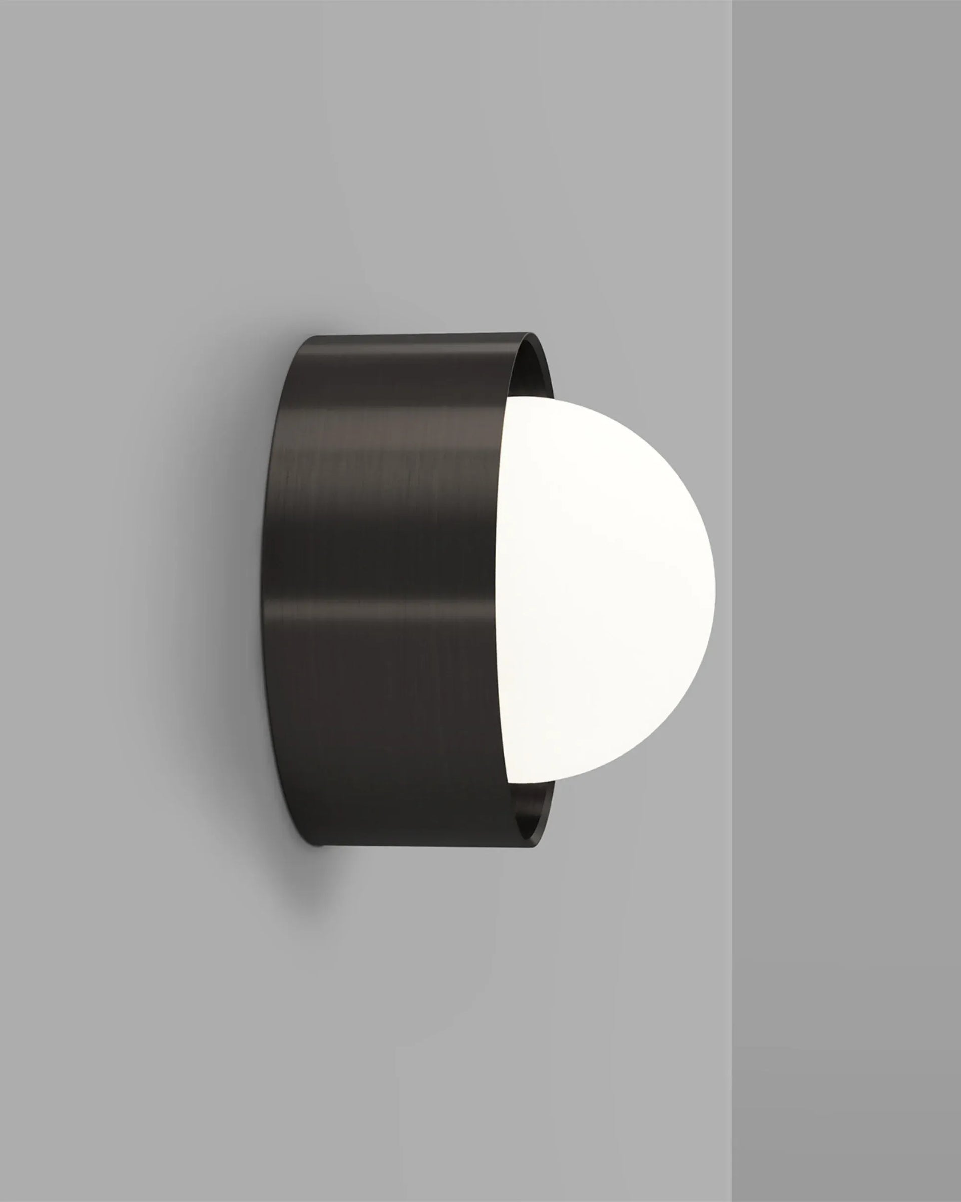 Orb Sur Wall Light Large - Medium/Iron