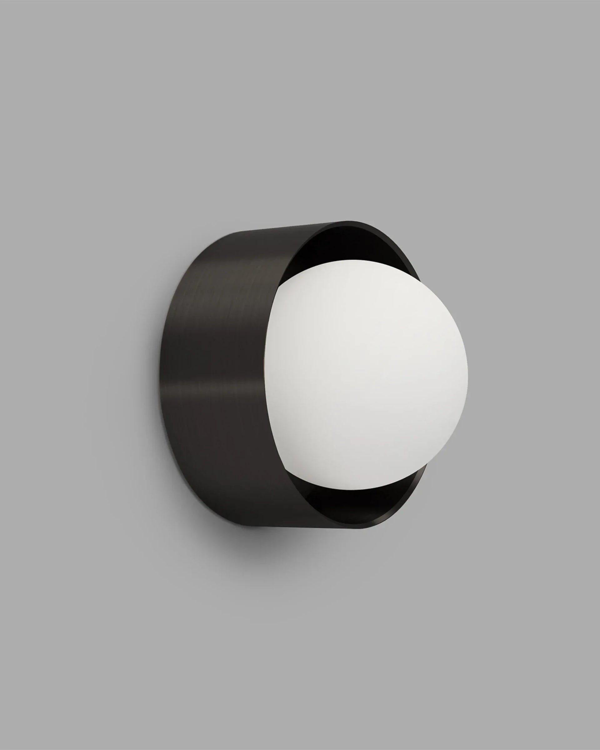 Orb Sur Wall Light Large - Medium/Iron