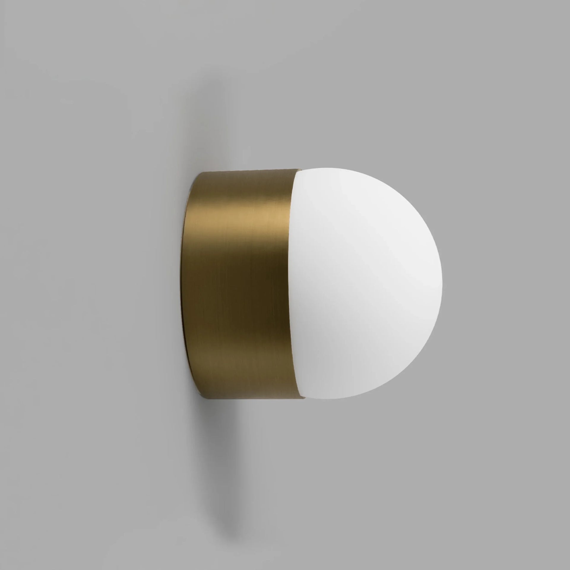 Orb Sur Wall Light Medium - Old Brass