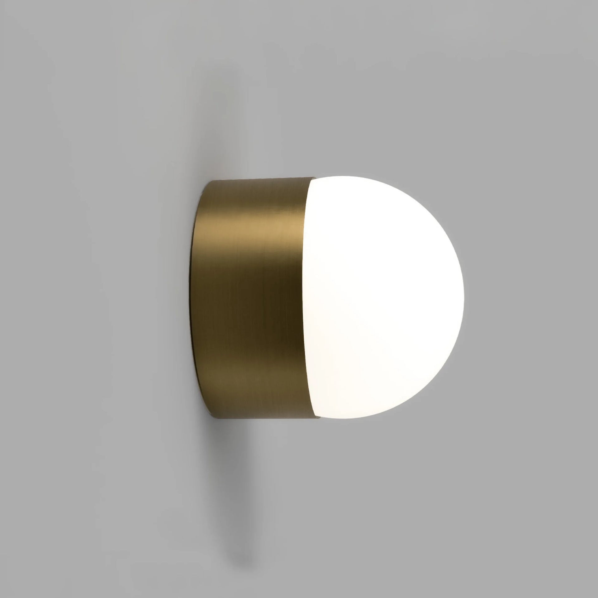 Orb Sur Wall Light Medium - Old Brass