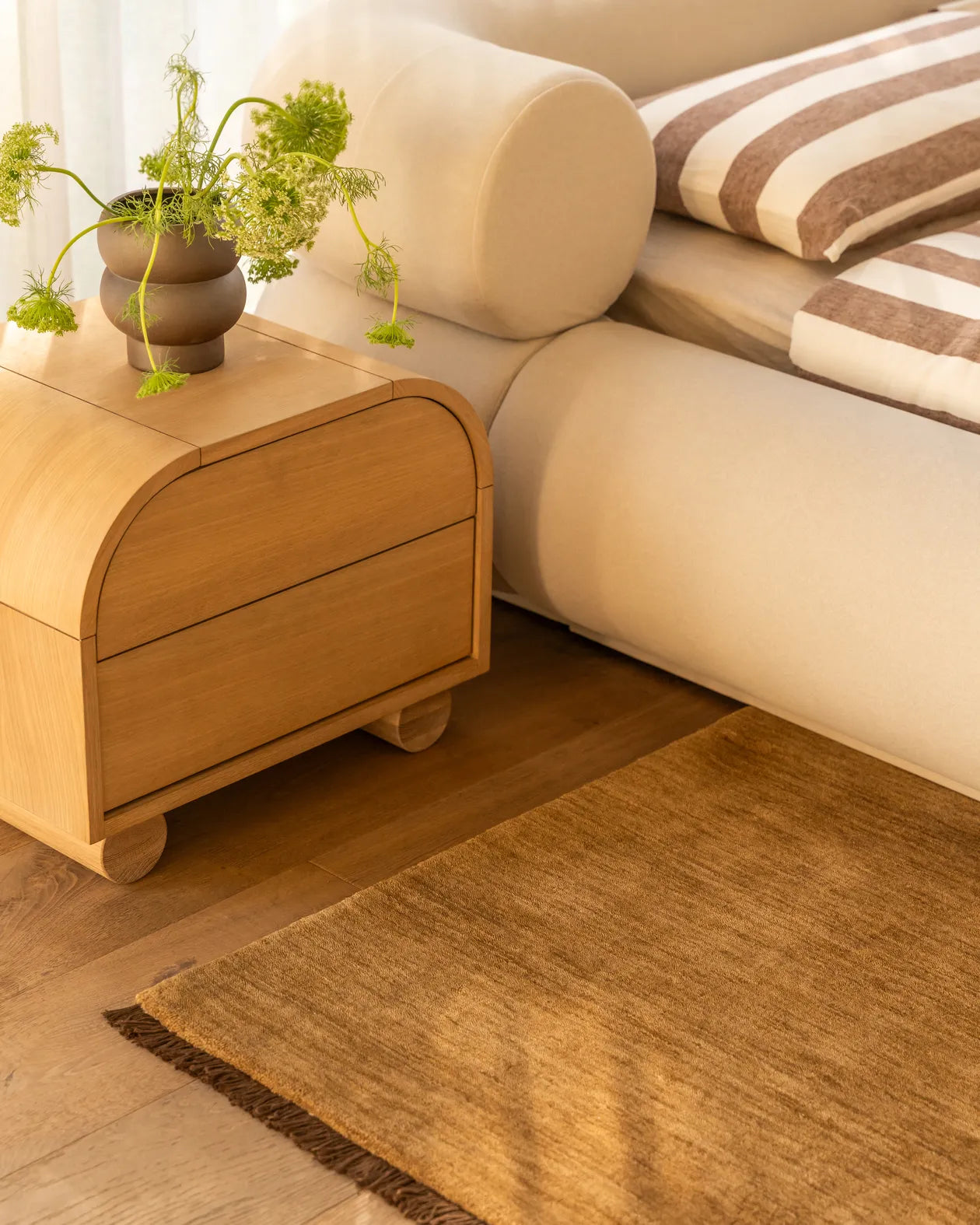 Restore Queen Bed - Eden Ecru