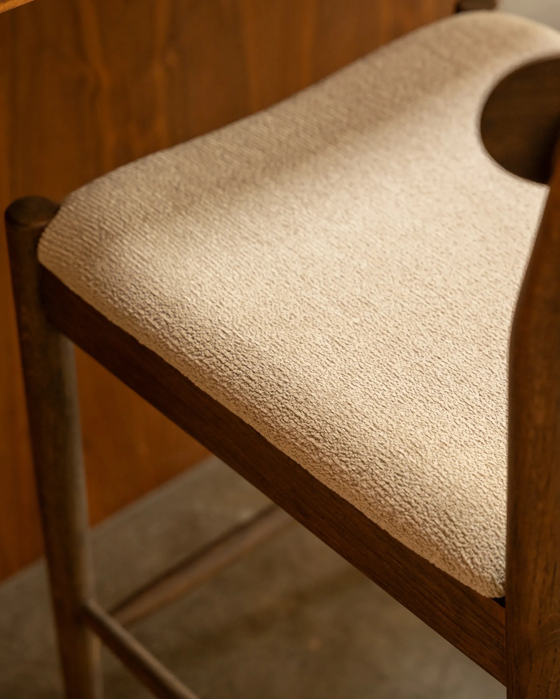 Henri Bar Stool 65cm - Earthen Oak / Tate Biscotti