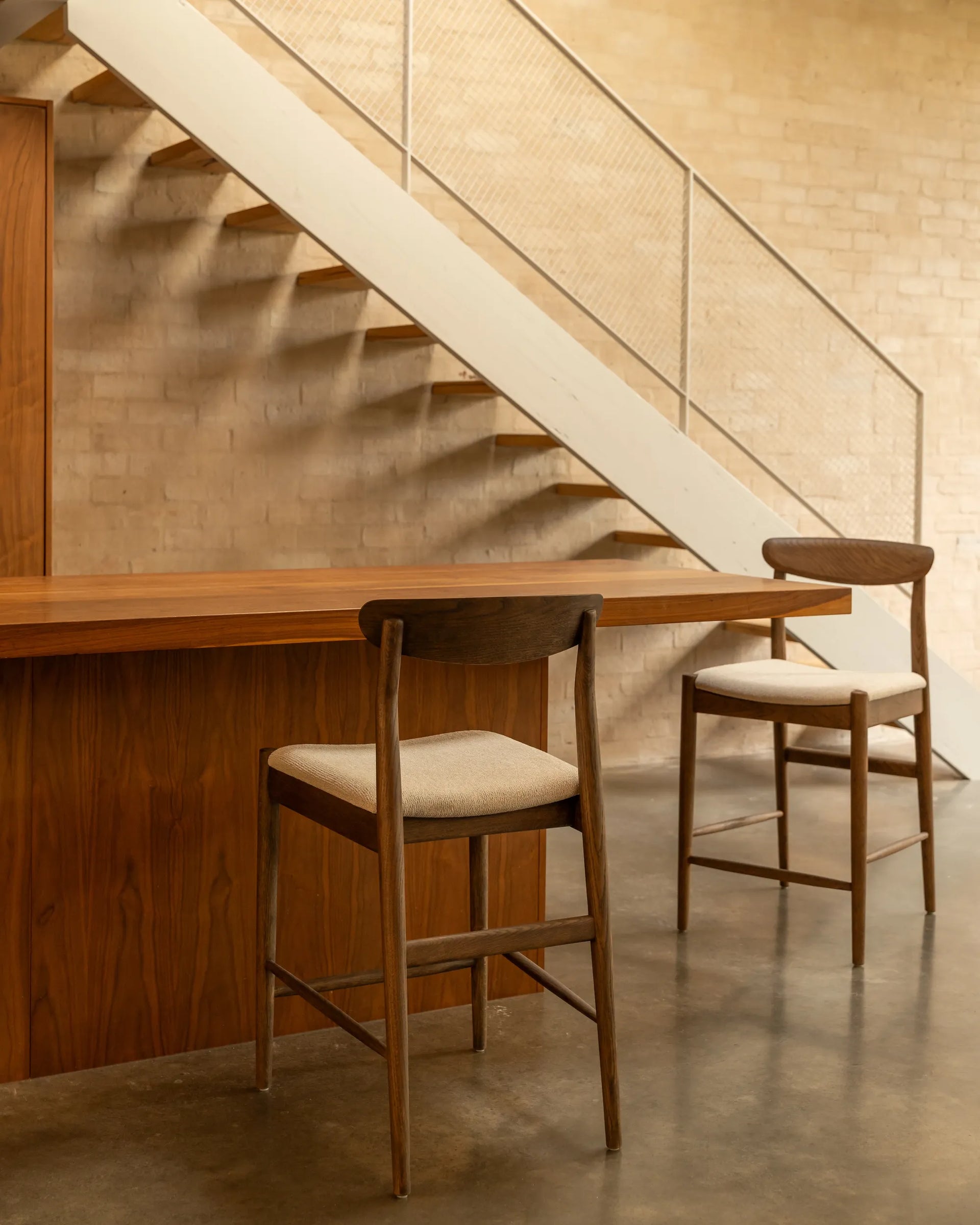 Henri Bar Stool 65cm - Earthen Oak / Tate Biscotti