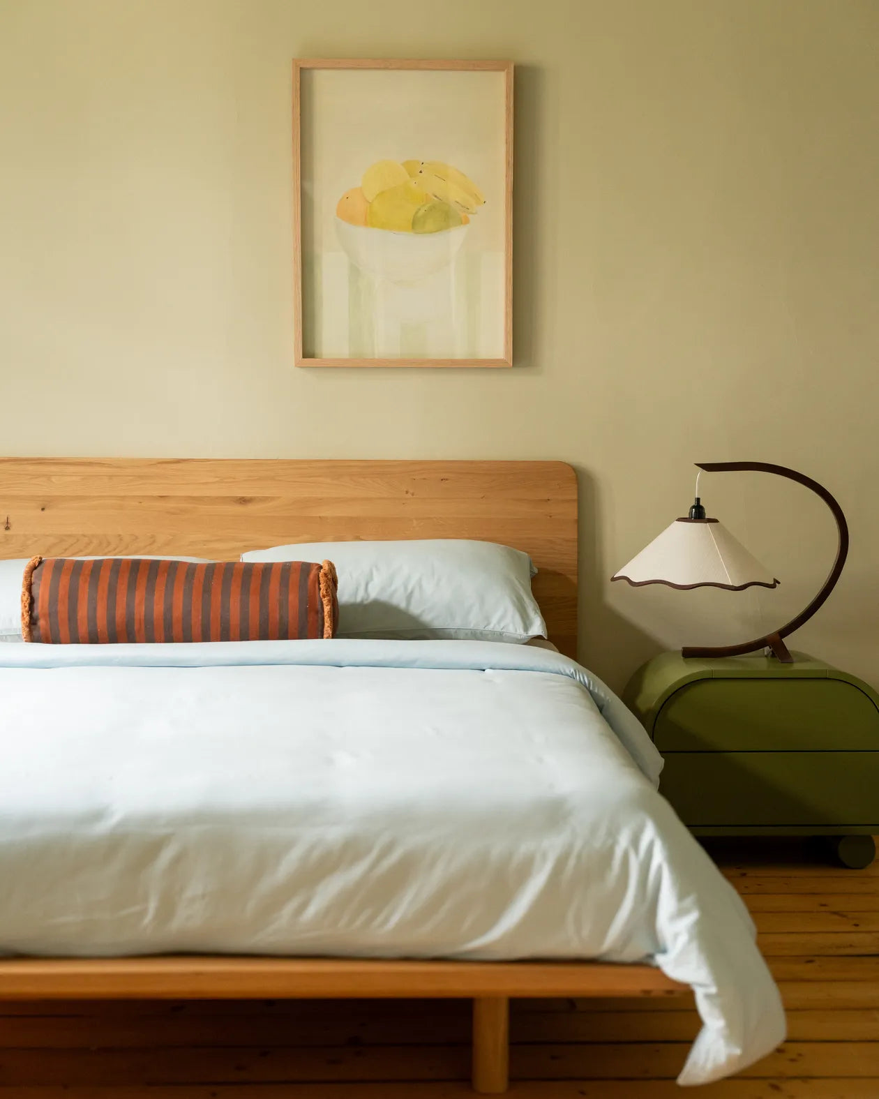 Serene Queen Bed - Oak