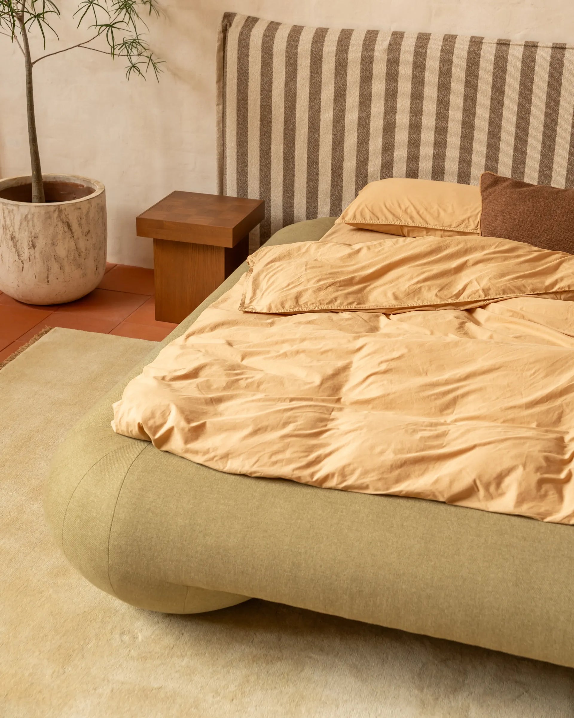 Lune Queen Bed - Fossil Eucalyptus