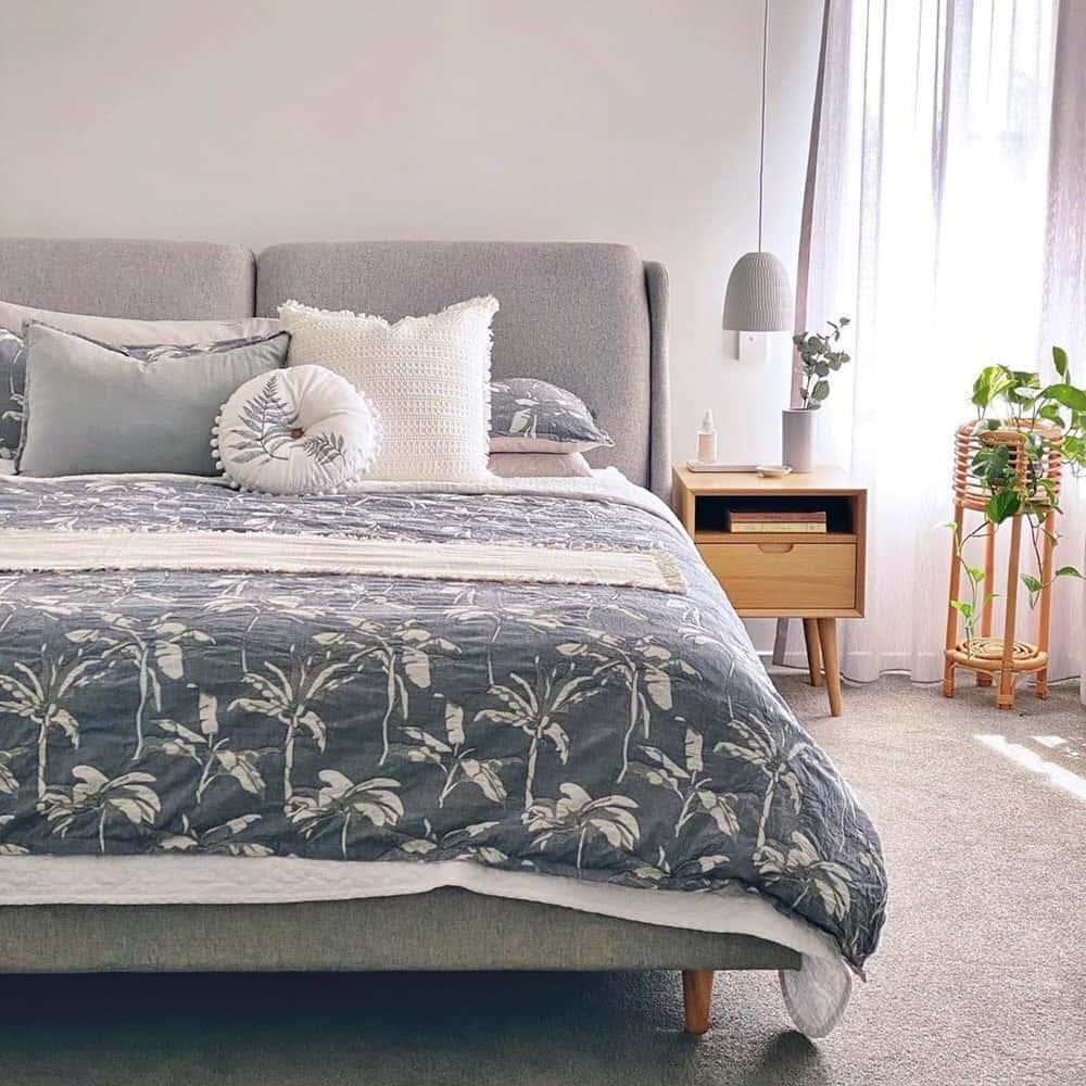 Mia Nightstand with Shelf - Oak