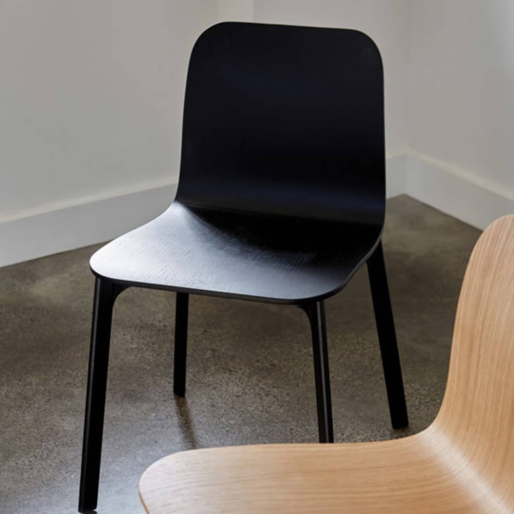 Aspen Chair w/Metal Legs - Black