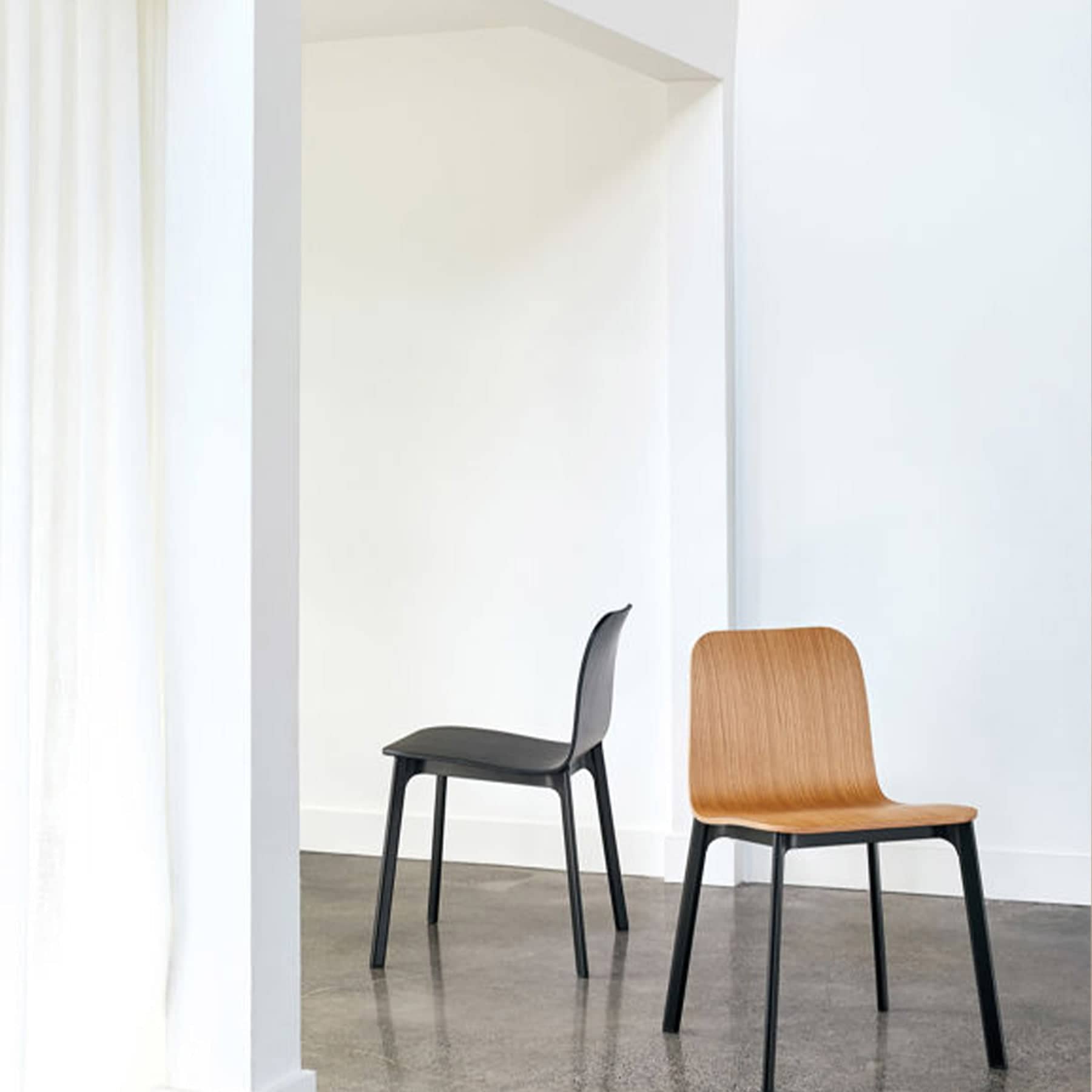 Aspen Chair w/Metal Legs - Black