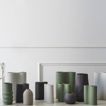 Smooth Infinity Vase Medium - Charcoal