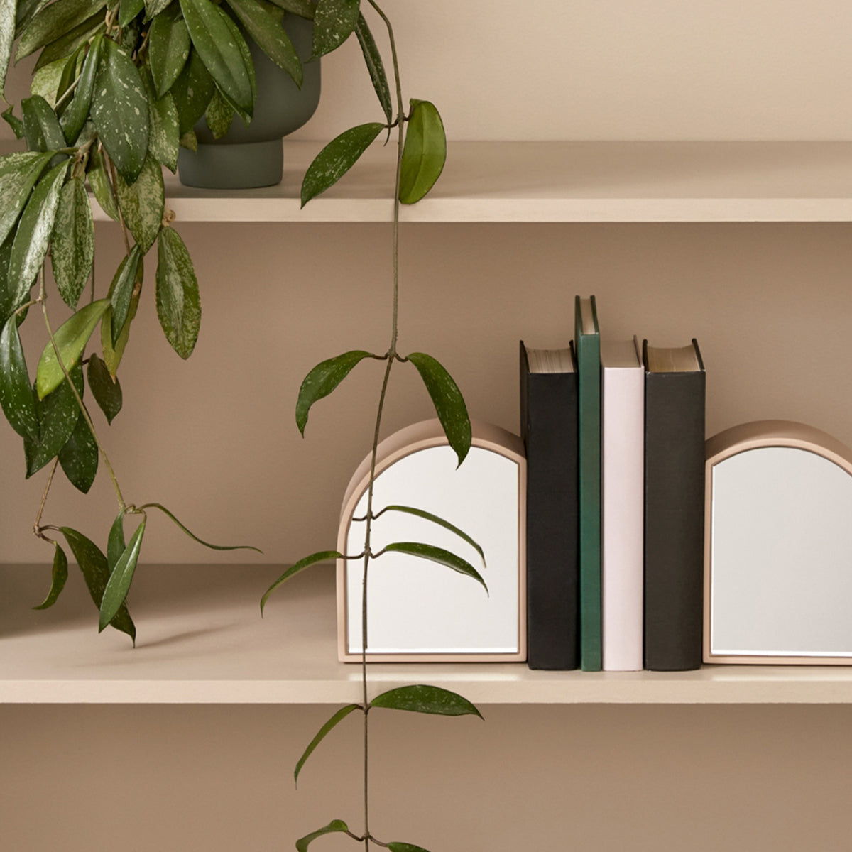 Archie Mirror Bookends - Powder