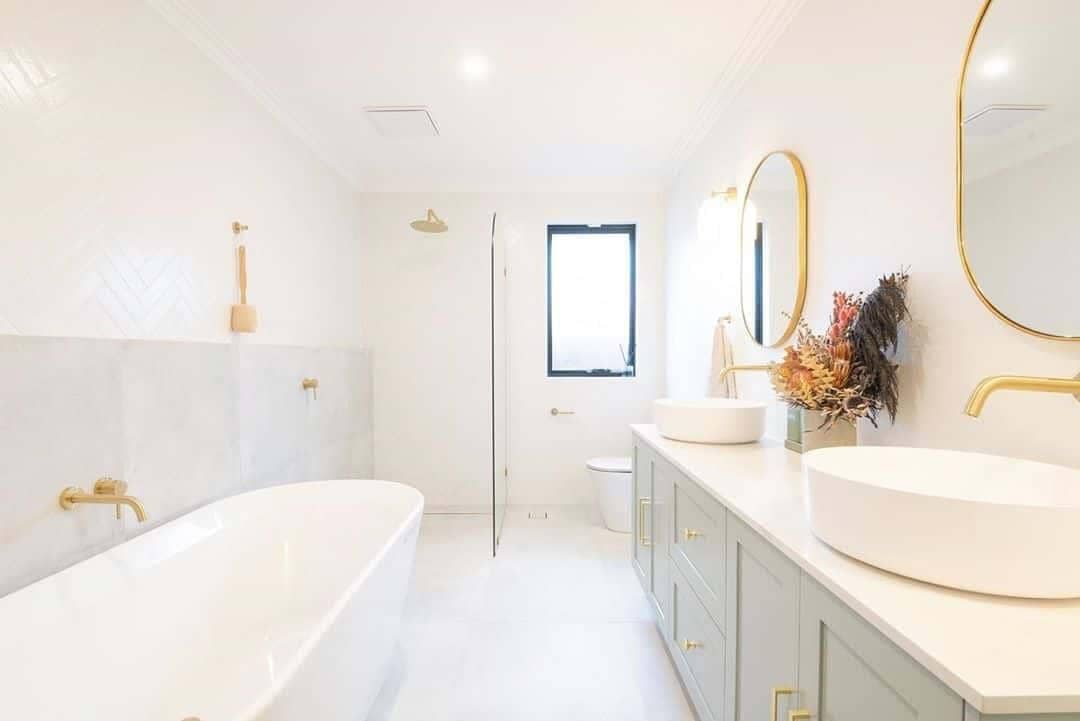 Bjorn Oval Mirror - Brass